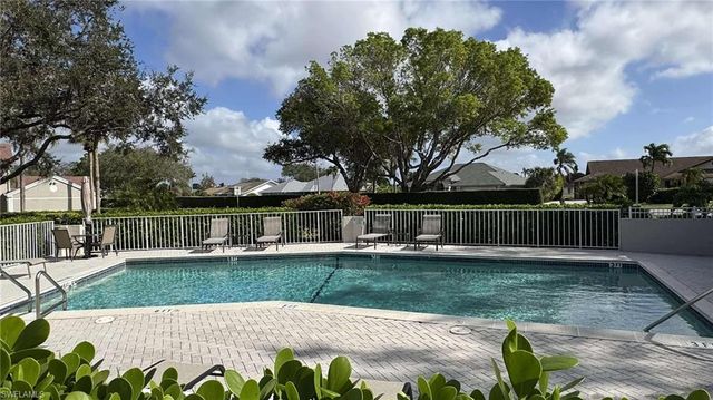 9828 Luna CIR H202, Naples, FL 34109