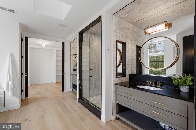 4929 LOWELL ST NW, Washington, DC 20016