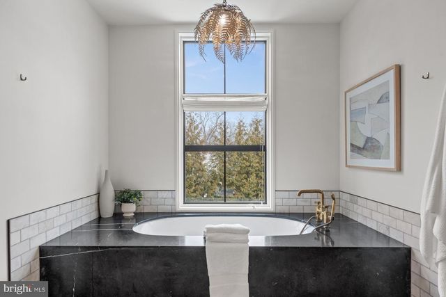 4929 LOWELL ST NW, Washington, DC 20016