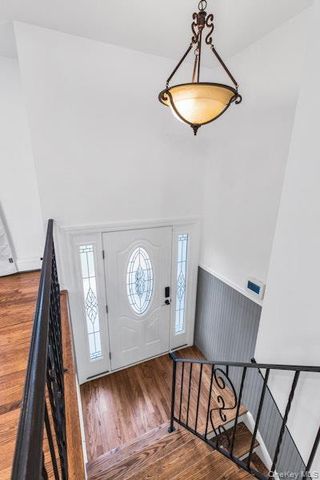 3 Bayview Place, Locust Valley, NY 11560