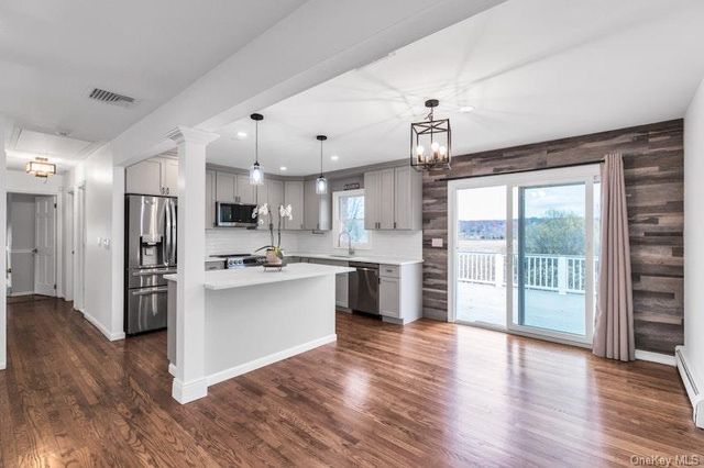 3 Bayview Place, Locust Valley, NY 11560