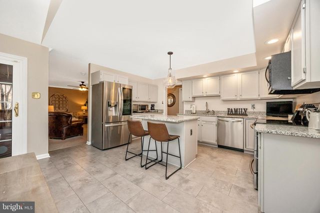 925 SUNSET VALLEY DR, Sykesville, MD 21784