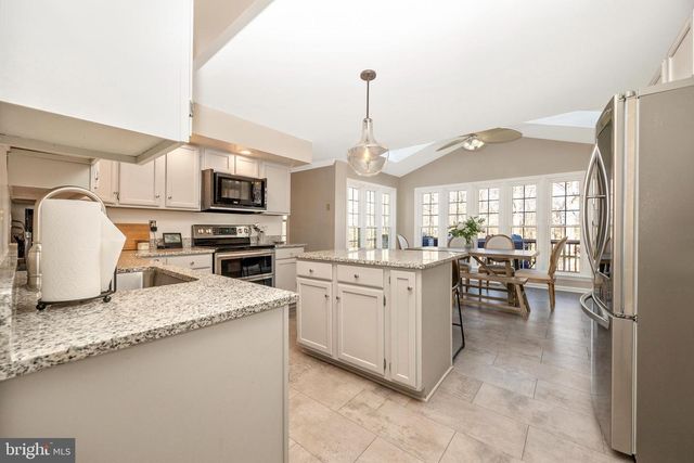 925 SUNSET VALLEY DR, Sykesville, MD 21784