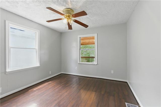 814 S Saville Avenue, Independence, MO 64052