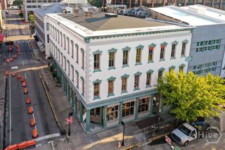 36 W Broughton Street, Savannah, GA 31401