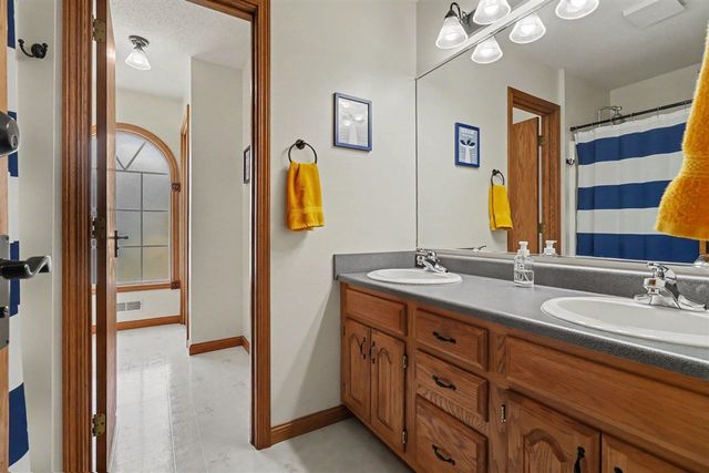 2685 Hunters Point, Kalamazoo, MI 49048