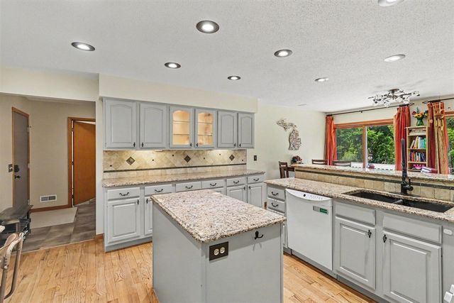 2685 Hunters Point, Kalamazoo, MI 49048