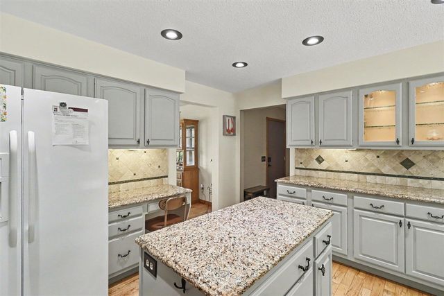 2685 Hunters Point, Kalamazoo, MI 49048