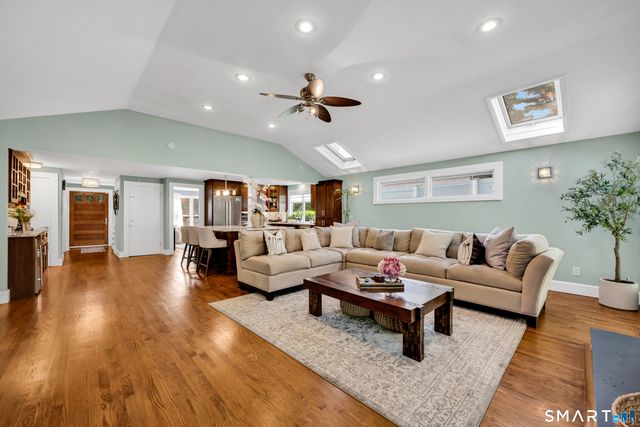 204 Braeside Drive, Hamden, CT 06514