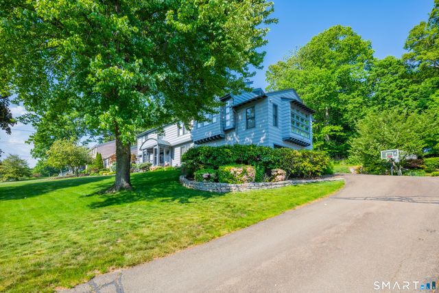 204 Braeside Drive, Hamden, CT 06514