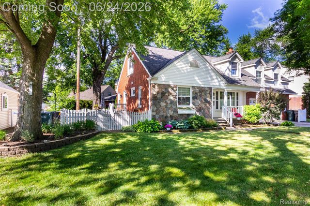 21170 Outer Drive Drive, Dearborn, MI 48124