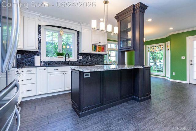 21170 Outer Drive Drive, Dearborn, MI 48124
