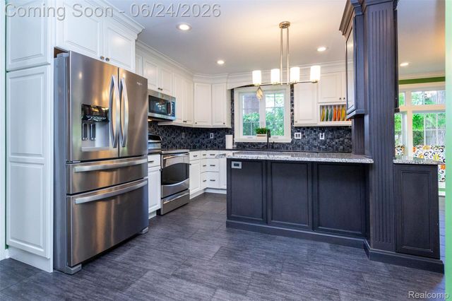 21170 Outer Drive Drive, Dearborn, MI 48124