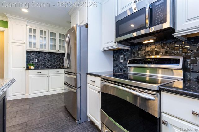 21170 Outer Drive Drive, Dearborn, MI 48124