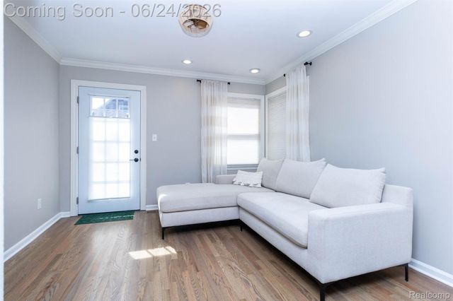 21170 Outer Drive Drive, Dearborn, MI 48124