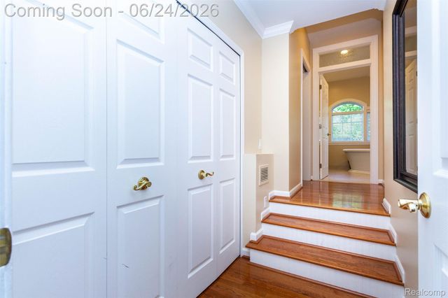 21170 Outer Drive Drive, Dearborn, MI 48124