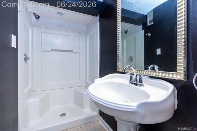 21170 Outer Drive Drive, Dearborn, MI 48124
