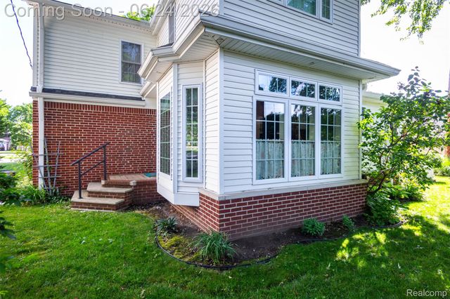 21170 Outer Drive Drive, Dearborn, MI 48124