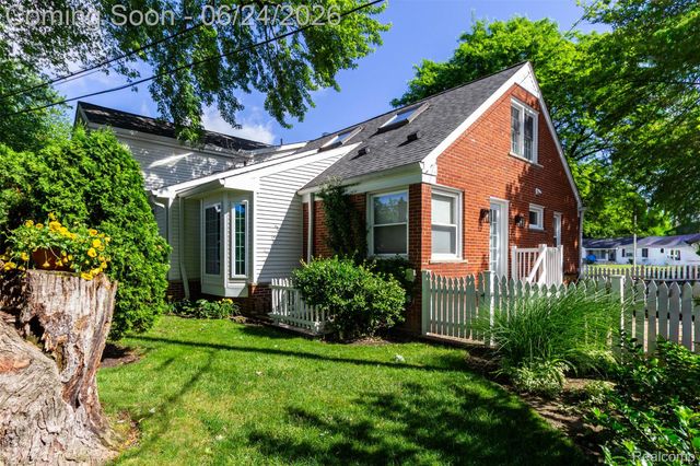 21170 Outer Drive Drive, Dearborn, MI 48124