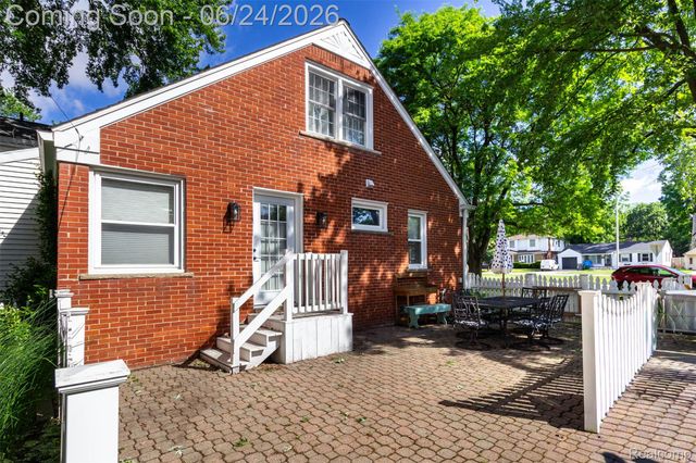 21170 Outer Drive Drive, Dearborn, MI 48124