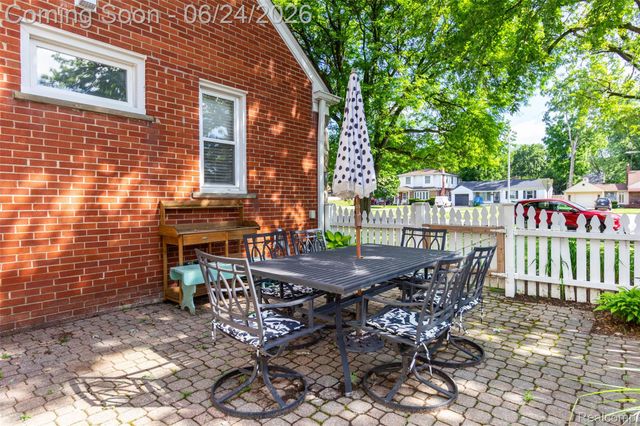 21170 Outer Drive Drive, Dearborn, MI 48124