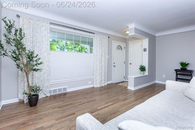 21170 Outer Drive Drive, Dearborn, MI 48124
