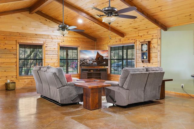 1426 Cr 2152, Rock Island, TX 77470