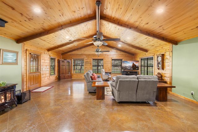 1426 Cr 2152, Rock Island, TX 77470