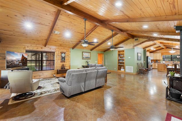 1426 Cr 2152, Rock Island, TX 77470