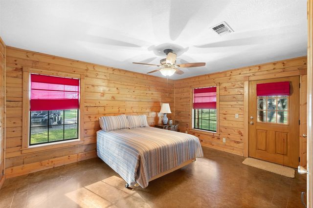 1426 Cr 2152, Rock Island, TX 77470