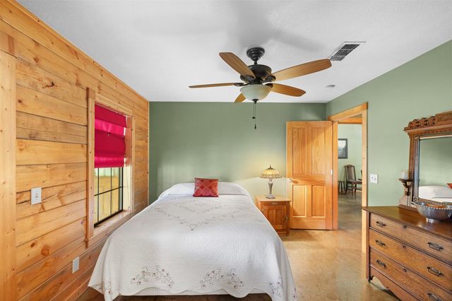 1426 Cr 2152, Rock Island, TX 77470