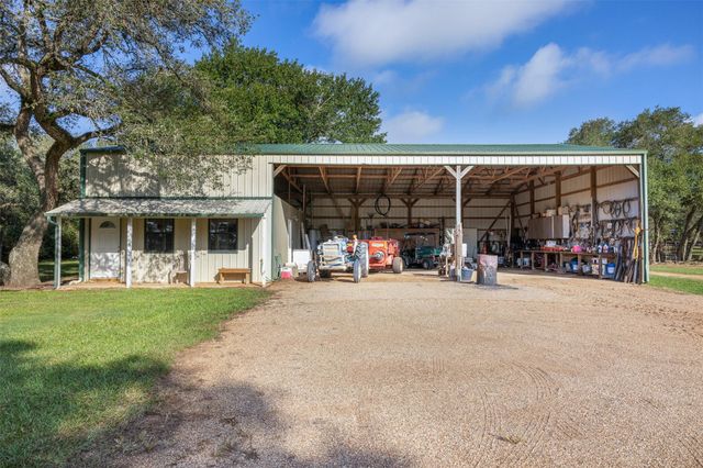 1426 Cr 2152, Rock Island, TX 77470