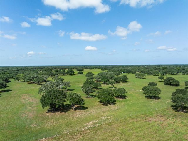 1426 Cr 2152, Rock Island, TX 77470