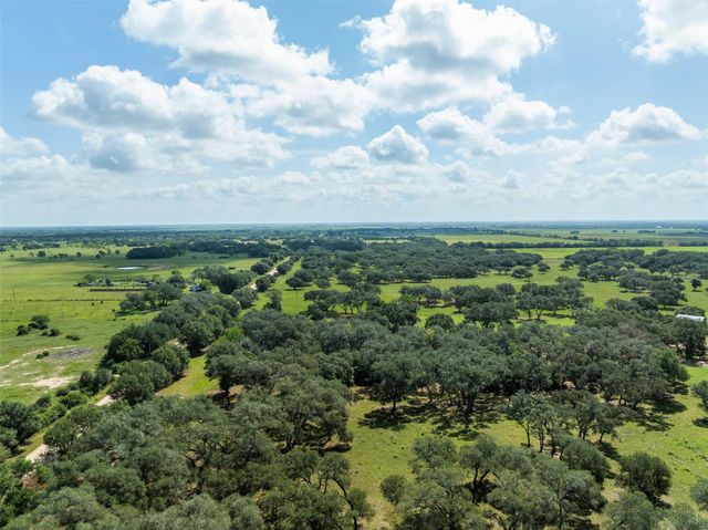 1426 Cr 2152, Rock Island, TX 77470