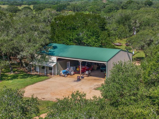 1426 Cr 2152, Rock Island, TX 77470