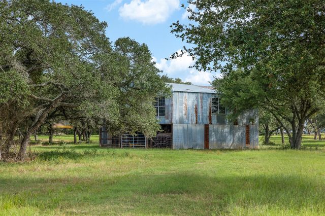 1426 Cr 2152, Rock Island, TX 77470