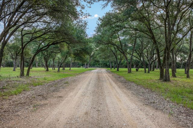 1426 Cr 2152, Rock Island, TX 77470