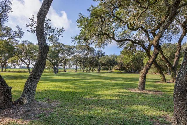 1426 Cr 2152, Rock Island, TX 77470