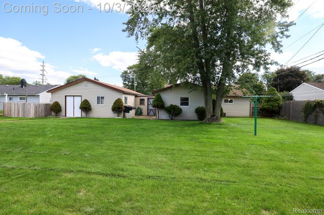 5072 Joangay Boulevard, Waterford Charter Township, MI 48327
