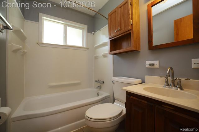 5072 Joangay Boulevard, Waterford Charter Township, MI 48327