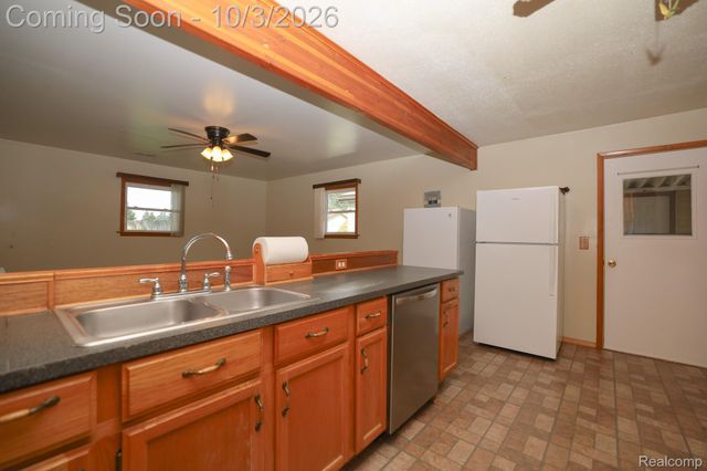 5072 Joangay Boulevard, Waterford Charter Township, MI 48327
