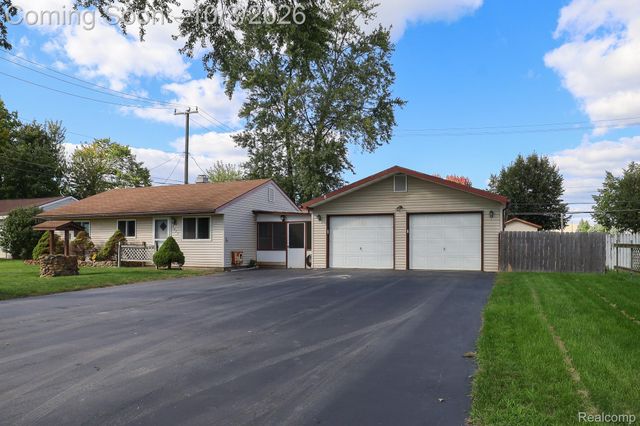 5072 Joangay Boulevard, Waterford Charter Township, MI 48327