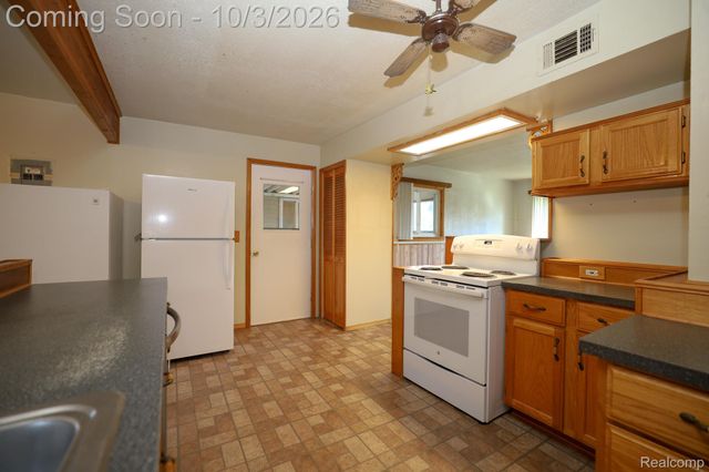 5072 Joangay Boulevard, Waterford Charter Township, MI 48327
