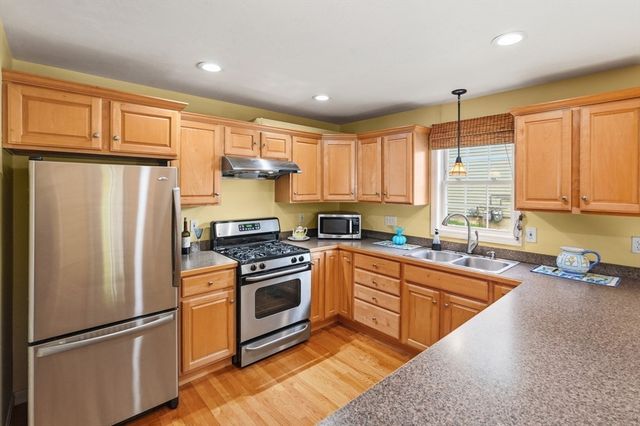 42 Castine St A, Worcester, MA 01606