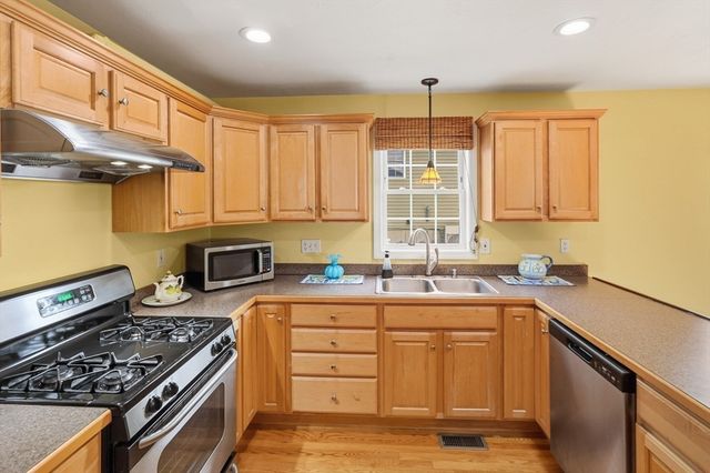 42 Castine St A, Worcester, MA 01606
