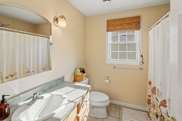 42 Castine St A, Worcester, MA 01606