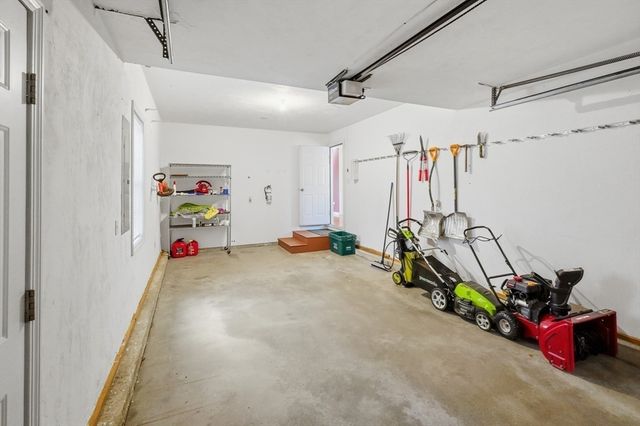 42 Castine St A, Worcester, MA 01606