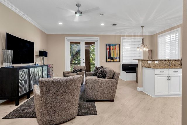 2857 Kinsington Circle 17-4, Fort Lauderdale, FL 33332