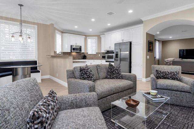 2857 Kinsington Circle 17-4, Fort Lauderdale, FL 33332