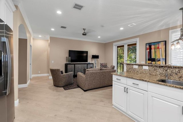 2857 Kinsington Circle 17-4, Fort Lauderdale, FL 33332